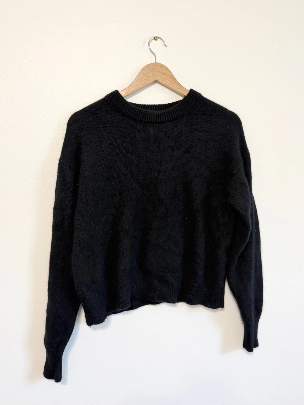 Aritzia Wilfred 100% Cashmere Sweater Size Medium Black